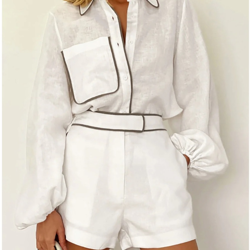Commense White Women's Shorts
New with out tags/ never worn.